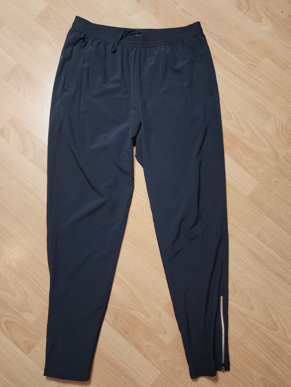 VRST Accelerate Slim Tapered Running Pants Black Men's Size Medium Perforated
